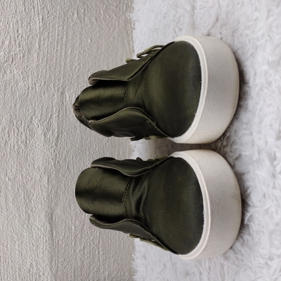 Madden Girl Laney Green Satin Fabric No Lace Low Top Slip On Platform Sn… - Picture 3 of 14